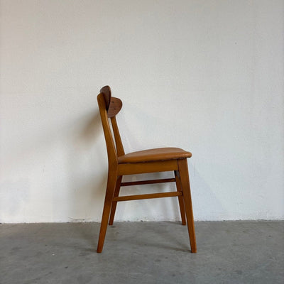 
                  
                    Vintage set 4* stoelen Farstrup teak - skai bekleding - LOUI.STORE
                  
                