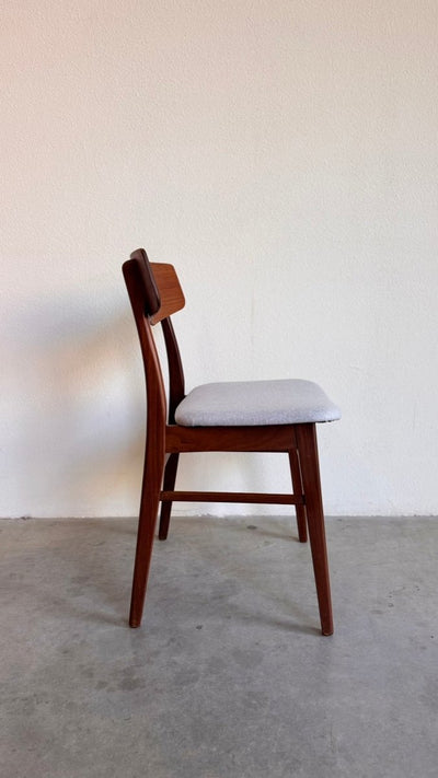 
                  
                    Vintage set 4* stoelen Findahl brede rugleuning teak - grijsblauw - LOUI.STORE
                  
                