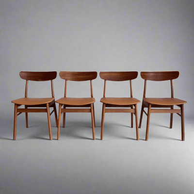 
                  
                    Vintage set 4* stoelen Findahl - LOUI.STORE
                  
                