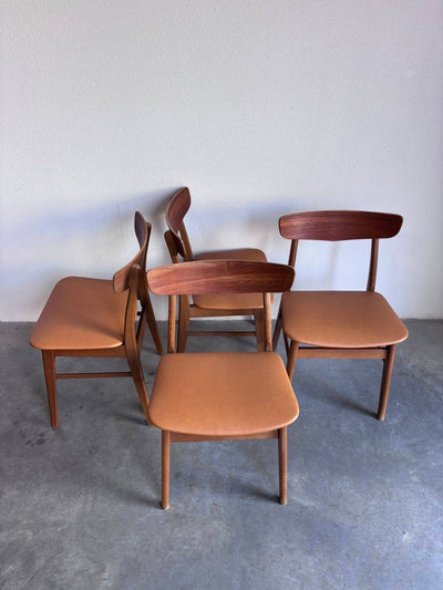 
                  
                    Vintage set 4* stoelen Findahl - LOUI.STORE
                  
                