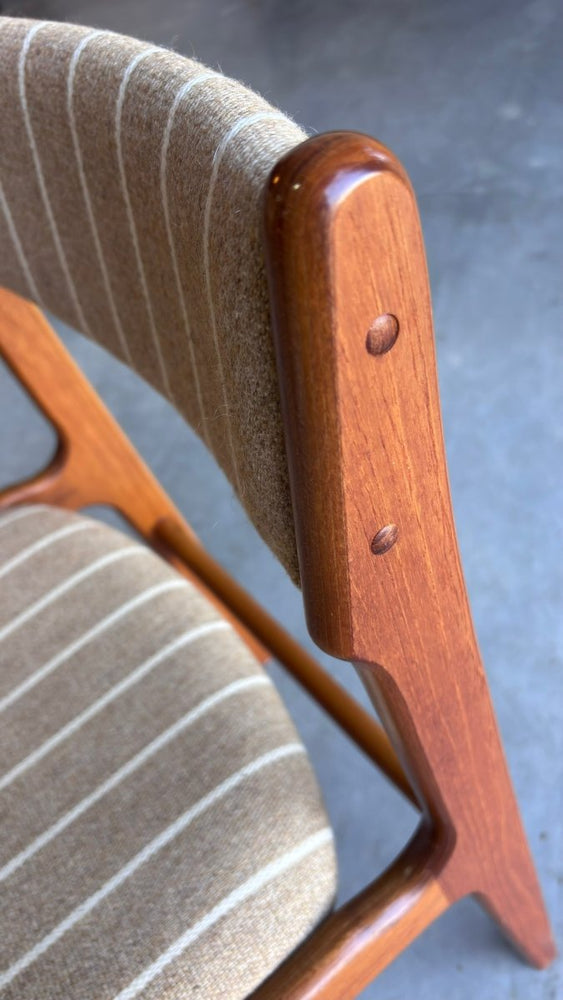
                  
                    Vintage set 4/6 stoelen Erik Buch - LOUI.STORE
                  
                