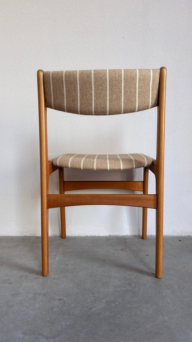 
                  
                    Vintage set 4/6 stoelen Erik Buch - LOUI.STORE
                  
                