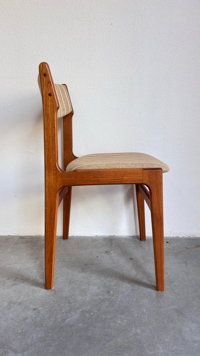 
                  
                    Vintage set 4/6 stoelen Erik Buch - LOUI.STORE
                  
                