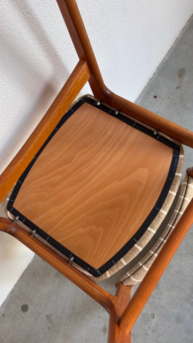 
                  
                    Vintage set 4/6 stoelen Erik Buch - LOUI.STORE
                  
                
