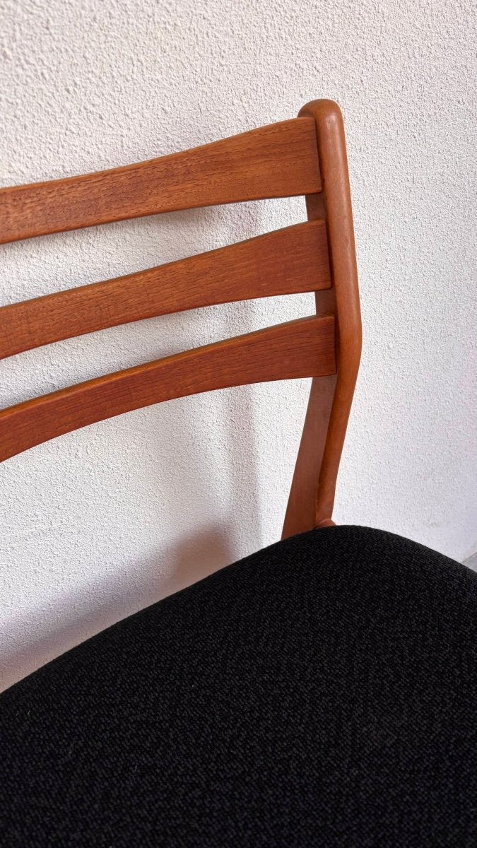 
                  
                    Vintage set 6* eetstoelen teak zwart - LOUI.STORE
                  
                