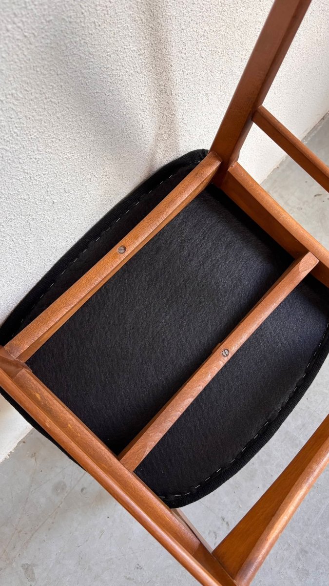 
                  
                    Vintage set 6* eetstoelen teak zwart - LOUI.STORE
                  
                