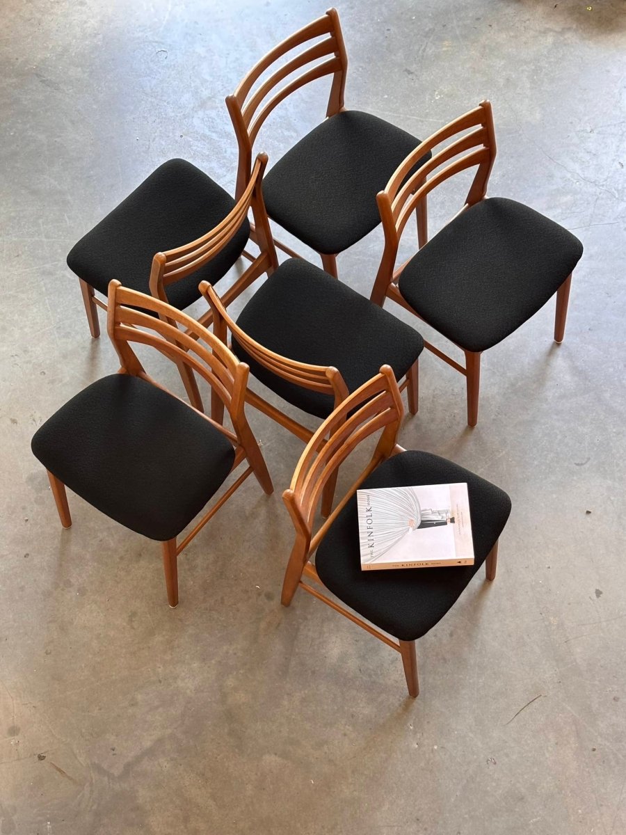 
                  
                    Vintage set 6* eetstoelen teak zwart - LOUI.STORE
                  
                