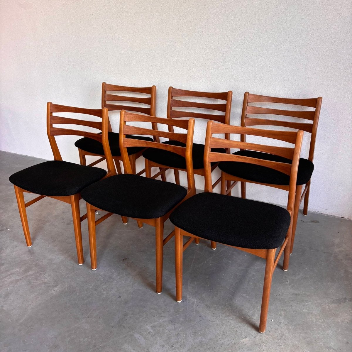 Vintage set 6* eetstoelen teak zwart - LOUI.STORE