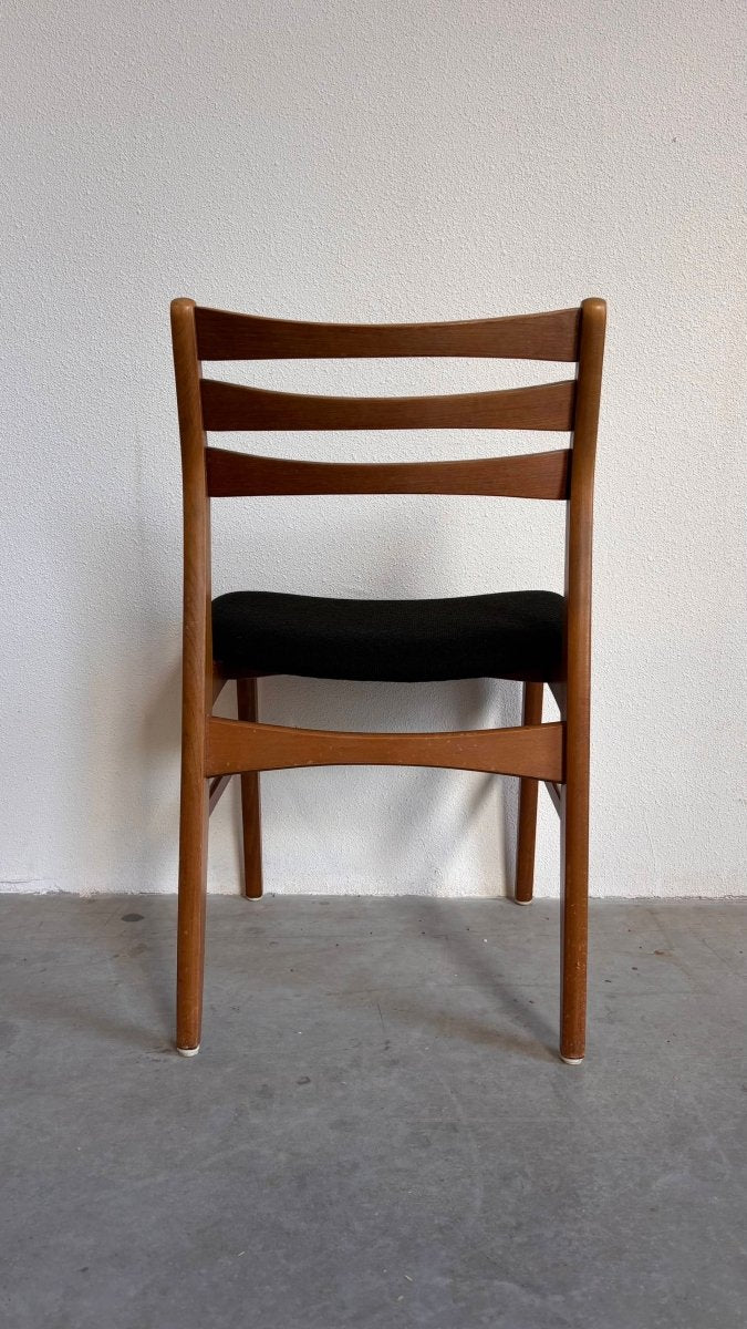 
                  
                    Vintage set 6* eetstoelen teak zwart - LOUI.STORE
                  
                