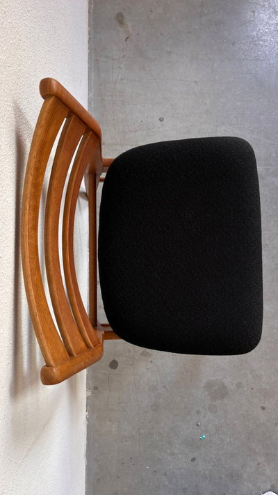 
                  
                    Vintage set 6* eetstoelen teak zwart - LOUI.STORE
                  
                