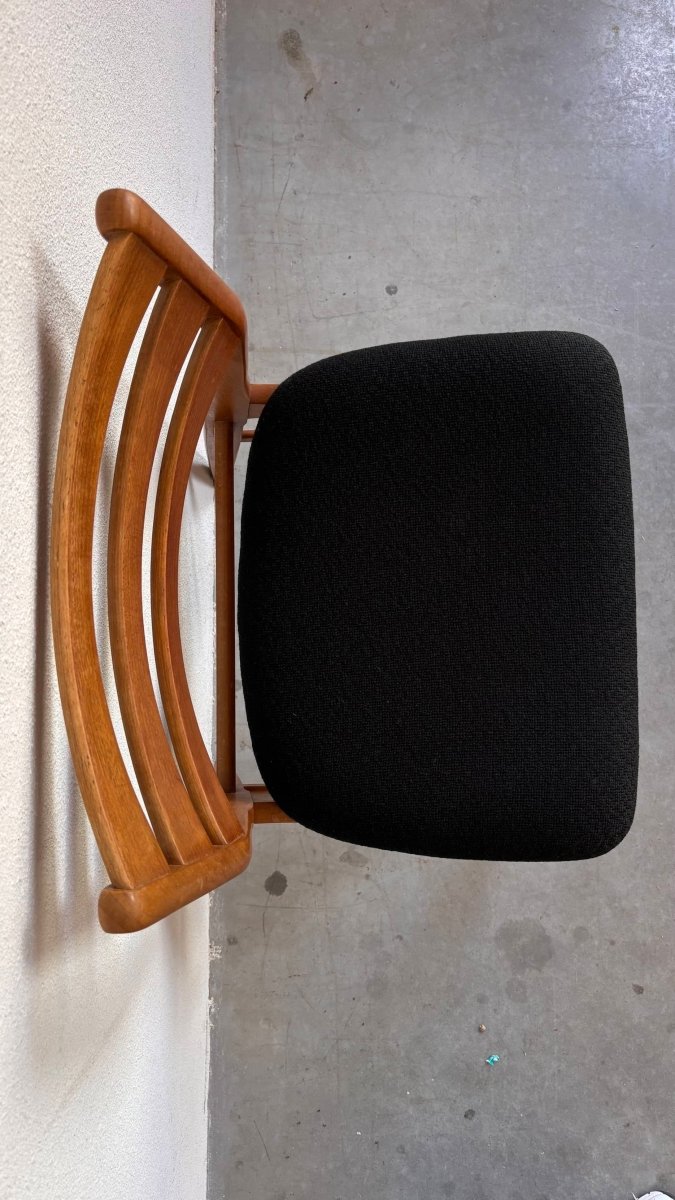 
                  
                    Vintage set 6* eetstoelen teak zwart - LOUI.STORE
                  
                