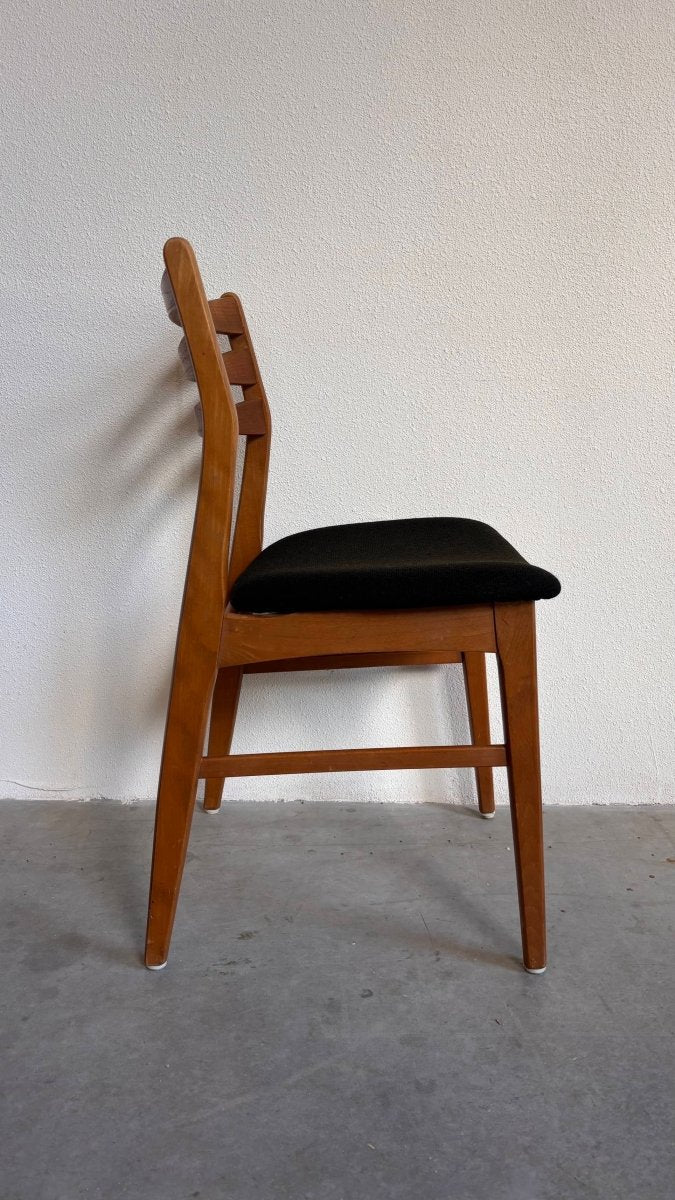 
                  
                    Vintage set 6* eetstoelen teak zwart - LOUI.STORE
                  
                