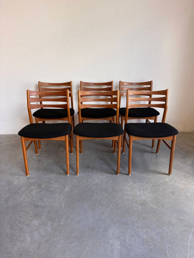 
                  
                    Vintage set 6* eetstoelen teak zwart - LOUI.STORE
                  
                