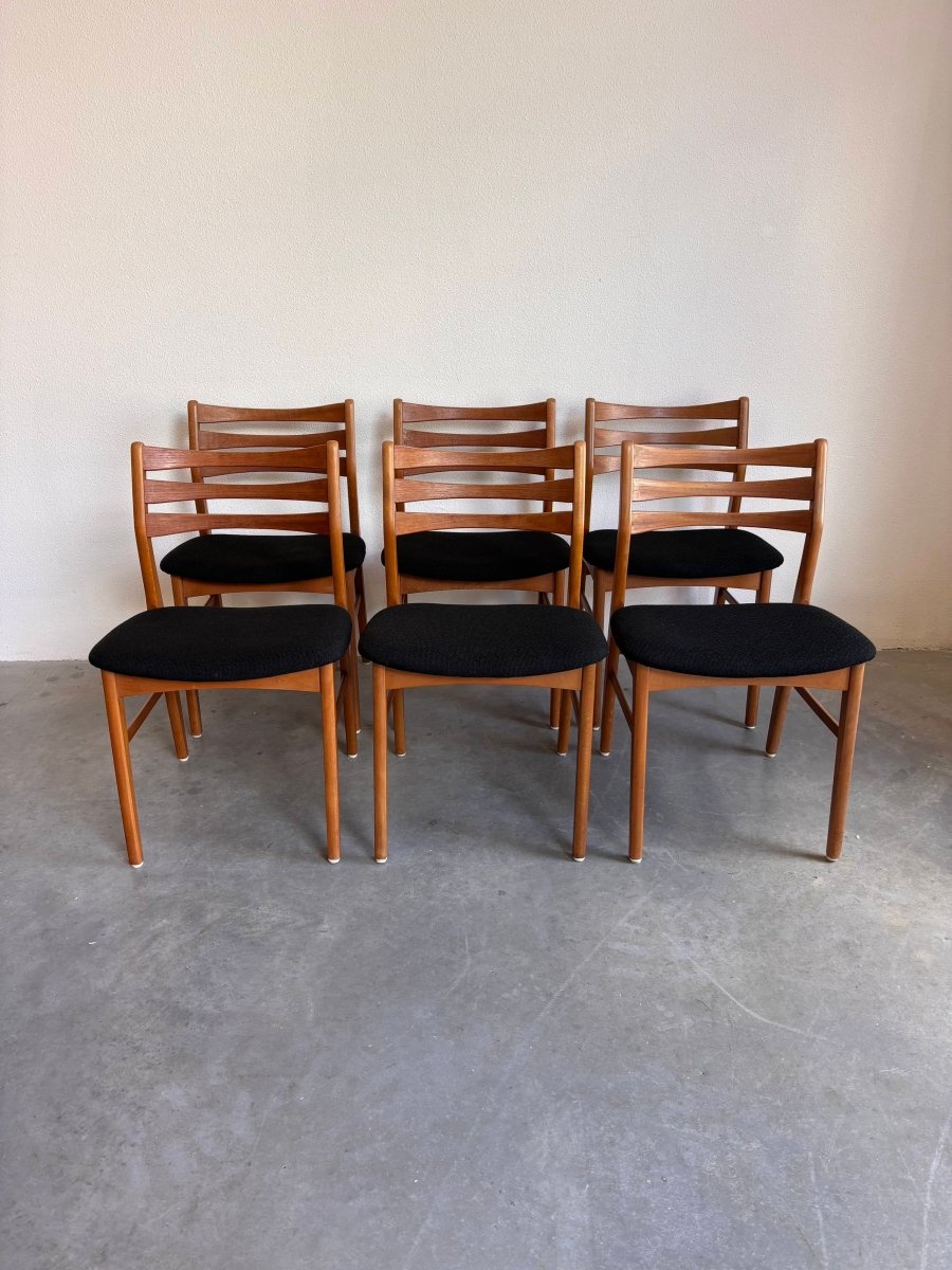 
                  
                    Vintage set 6* eetstoelen teak zwart - LOUI.STORE
                  
                