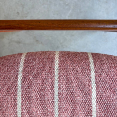 
                  
                    Vintage set 6* Thorsø stoelen teak roze streep - LOUI.STORE
                  
                