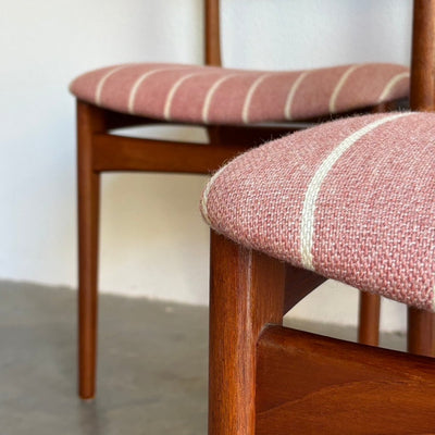 Vintage set 6* Thorsø stoelen teak roze streep - LOUI.STORE