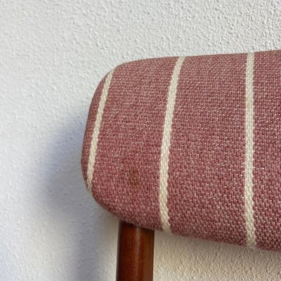 
                  
                    Vintage set 6* Thorsø stoelen teak roze streep - LOUI.STORE
                  
                