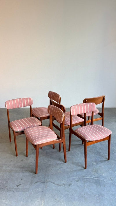 
                  
                    Vintage set 6* Thorsø stoelen teak roze streep - LOUI.STORE
                  
                