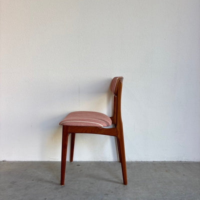 
                  
                    Vintage set 6* Thorsø stoelen teak roze streep - LOUI.STORE
                  
                