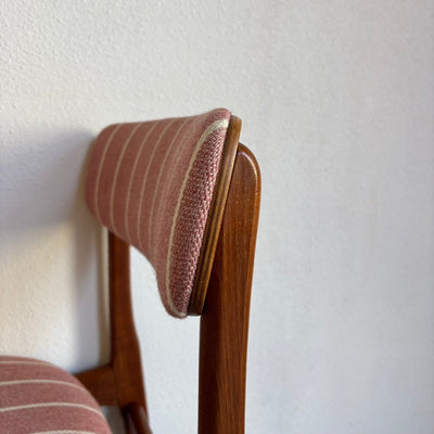 
                  
                    Vintage set 6* Thorsø stoelen teak roze streep - LOUI.STORE
                  
                