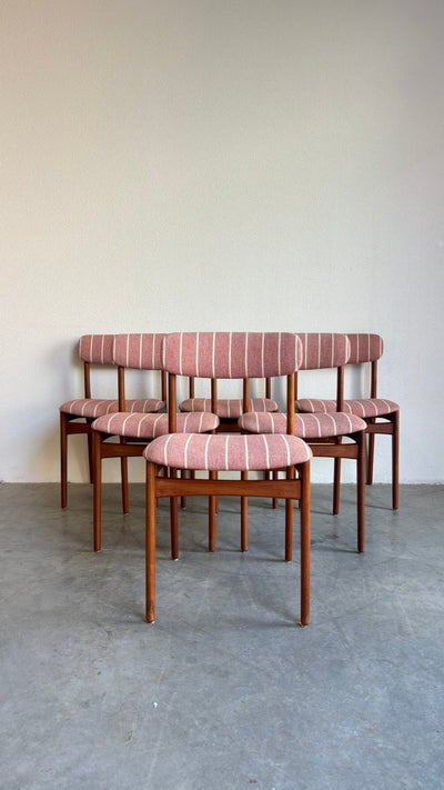 
                  
                    Vintage set 6* Thorsø stoelen teak roze streep - LOUI.STORE
                  
                