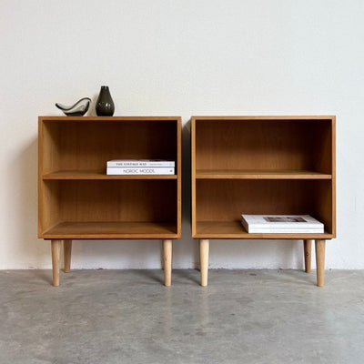 
                  
                    Vintage set Bramin boekenkastjes eiken - LOUI.STORE
                  
                