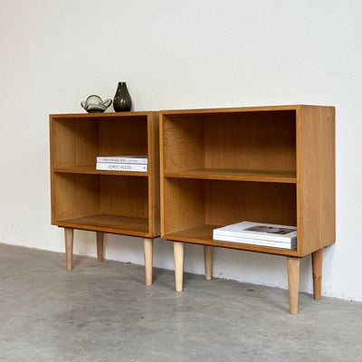 
                  
                    Vintage set Bramin boekenkastjes eiken - LOUI.STORE
                  
                