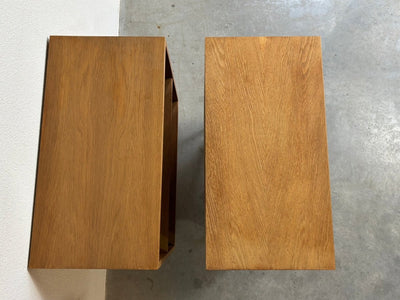 
                  
                    Vintage set Bramin boekenkastjes eiken - LOUI.STORE
                  
                