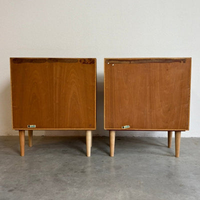 
                  
                    Vintage set Bramin boekenkastjes eiken - LOUI.STORE
                  
                