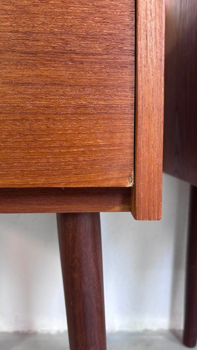 
                  
                    Vintage set nachtkastjes teak - LOUI.STORE
                  
                