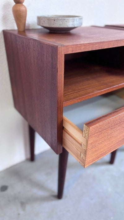 
                  
                    Vintage set nachtkastjes teak - LOUI.STORE
                  
                