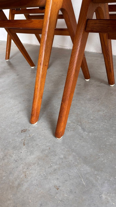 
                  
                    Vintage set stoelen Edmund Jørgensen - LOUI.STORE
                  
                