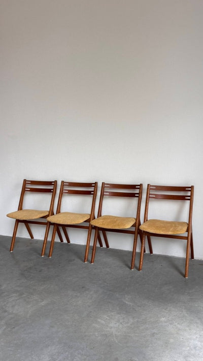 
                  
                    Vintage set stoelen Edmund Jørgensen - LOUI.STORE
                  
                