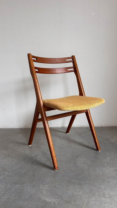 
                  
                    Vintage set stoelen Edmund Jørgensen - LOUI.STORE
                  
                