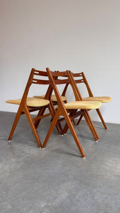 
                  
                    Vintage set stoelen Edmund Jørgensen - LOUI.STORE
                  
                