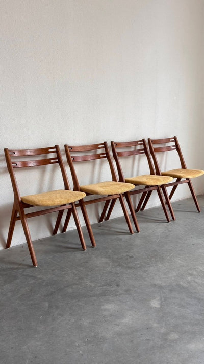 
                  
                    Vintage set stoelen Edmund Jørgensen - LOUI.STORE
                  
                