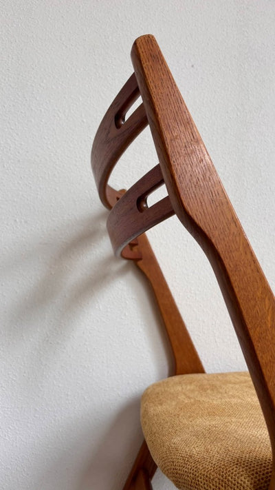 
                  
                    Vintage set stoelen Edmund Jørgensen - LOUI.STORE
                  
                