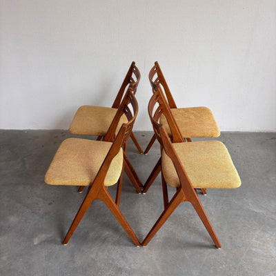 
                  
                    Vintage set stoelen Edmund Jørgensen - LOUI.STORE
                  
                