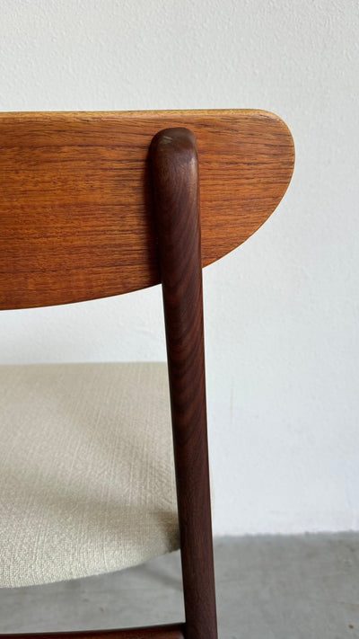 
                  
                    Vintage set stoelen Farstrup donker teak - LOUI.STORE
                  
                