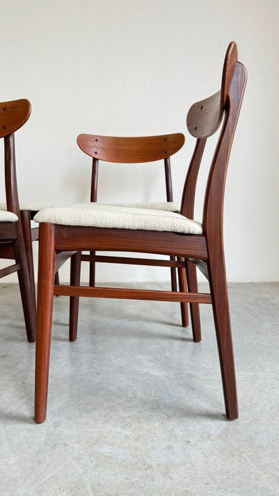 
                  
                    Vintage set stoelen Farstrup donker teak - LOUI.STORE
                  
                