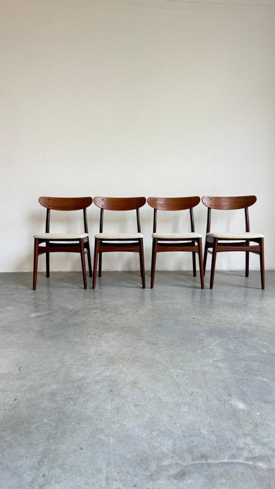 
                  
                    Vintage set stoelen Farstrup donker teak - LOUI.STORE
                  
                