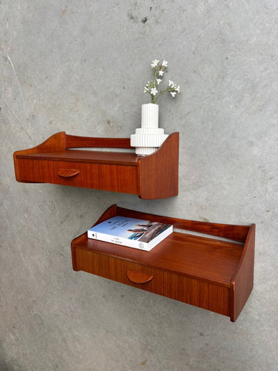 
                  
                    Vintage set wandkastjes frame boven teak - LOUI.STORE
                  
                