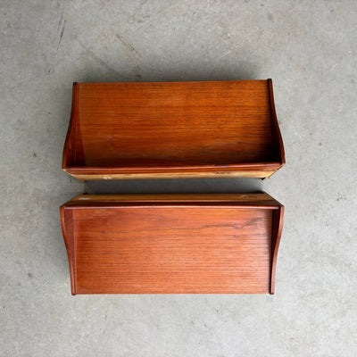 
                  
                    Vintage set wandkastjes frame boven teak - LOUI.STORE
                  
                