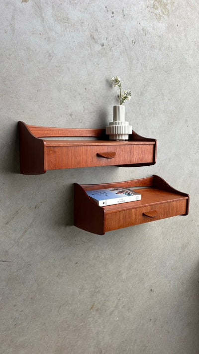 
                  
                    Vintage set wandkastjes frame boven teak - LOUI.STORE
                  
                