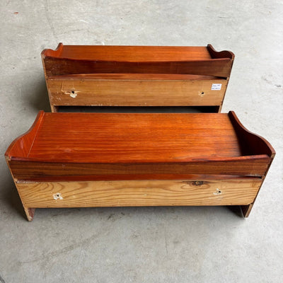 
                  
                    Vintage set wandkastjes frame boven teak - LOUI.STORE
                  
                