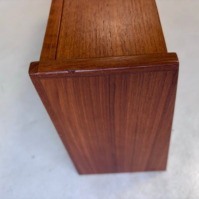 
                  
                    Vintage set wandkastjes teak - LOUI.STORE
                  
                