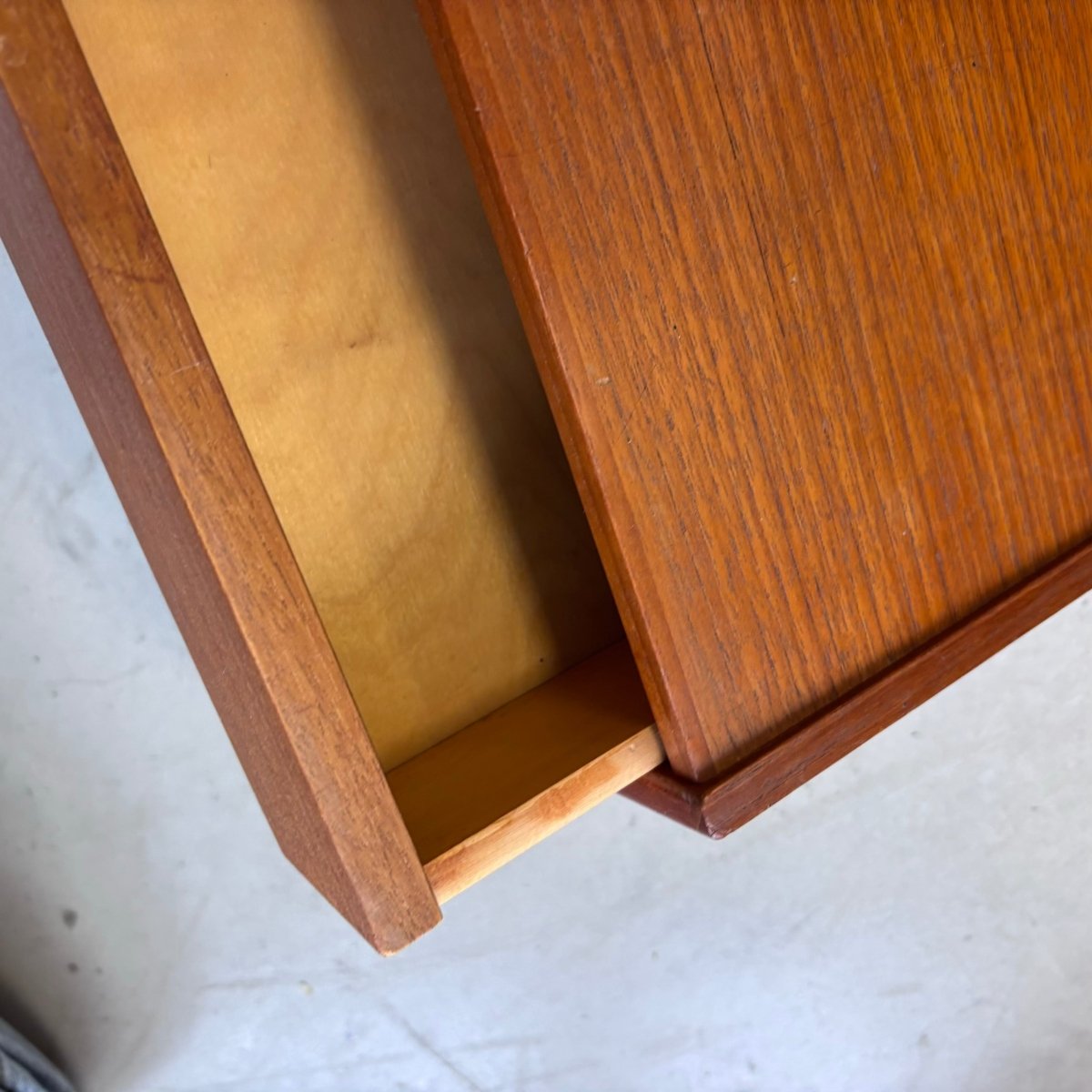 
                  
                    Vintage set wandkastjes teak - LOUI.STORE
                  
                