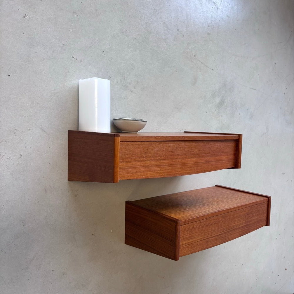 
                  
                    Vintage set wandkastjes teak - LOUI.STORE
                  
                