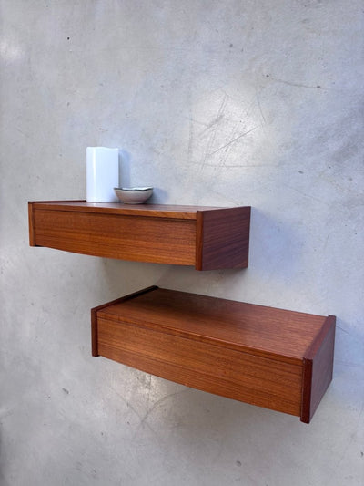 
                  
                    Vintage set wandkastjes teak - LOUI.STORE
                  
                