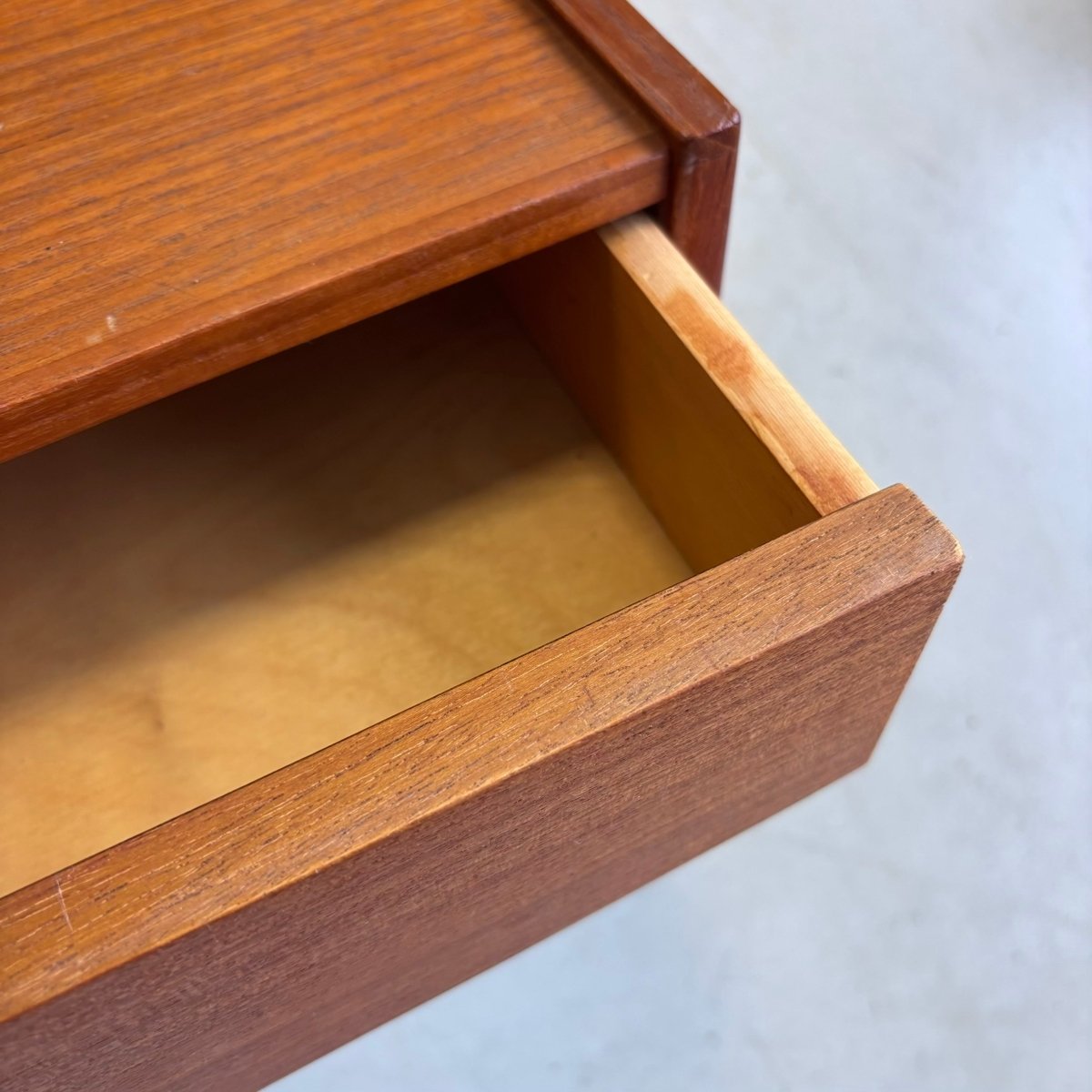 
                  
                    Vintage set wandkastjes teak - LOUI.STORE
                  
                